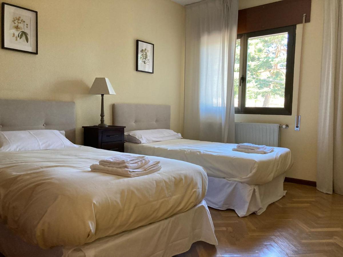 Los Cedros, Gran Chalet Con Piscina Y Apartamento En 纳瓦塞拉达 外观 照片