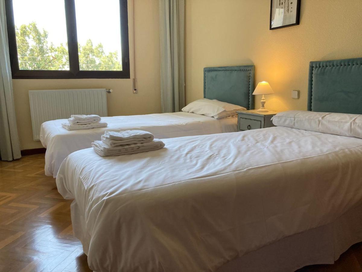 Los Cedros, Gran Chalet Con Piscina Y Apartamento En 纳瓦塞拉达 外观 照片
